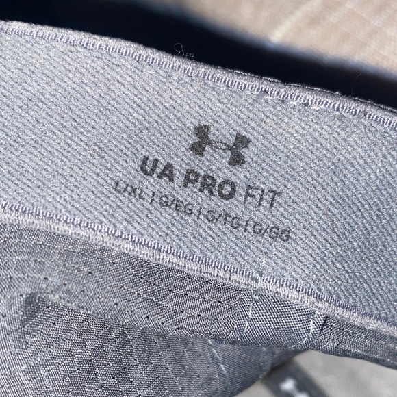 Under Armour Dark Gray Cap with USA Logo - Picture 3 of 4